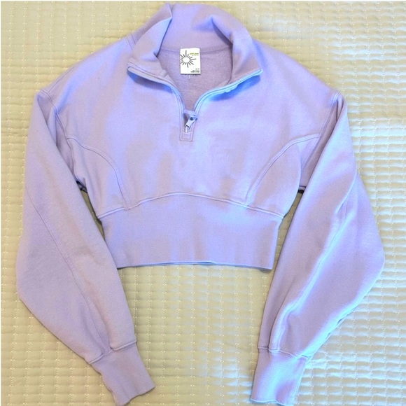Women’s purple aeire crop sweatshirt size small - Picture 1 of 2